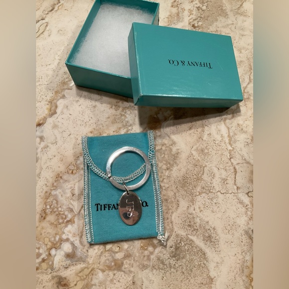 VINTAGE STERLING SILVER TIFFANY & CO KEY RING WITH OVAL TAG 10 GRAMS - Picture 3 of 4